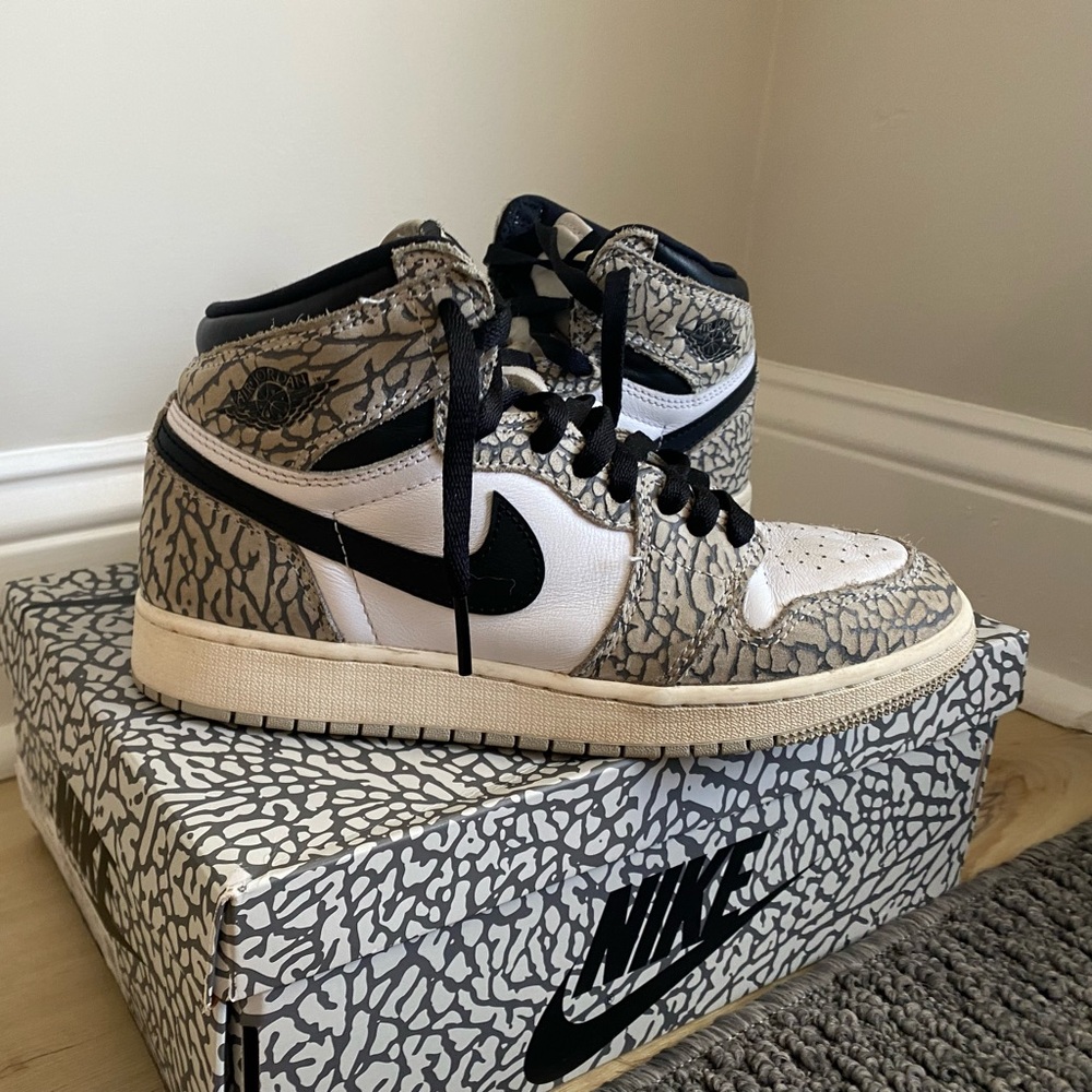 Nike Jordan Air Jordan 1 Retro Boys Youth Size 5Y